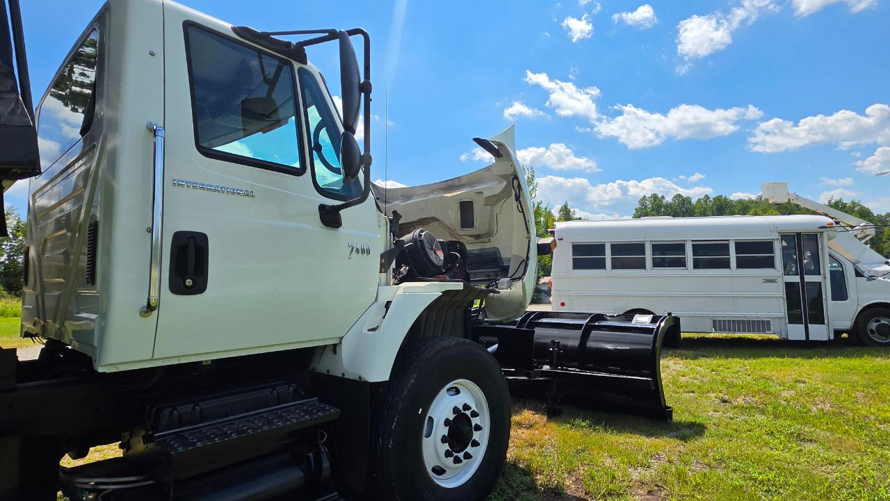 International 7400  2007