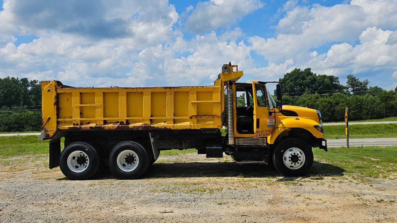 International 7400  2009