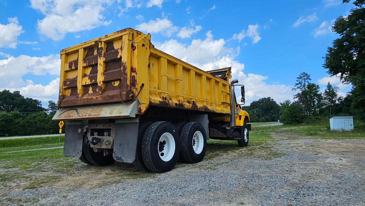 International 7400  2009
