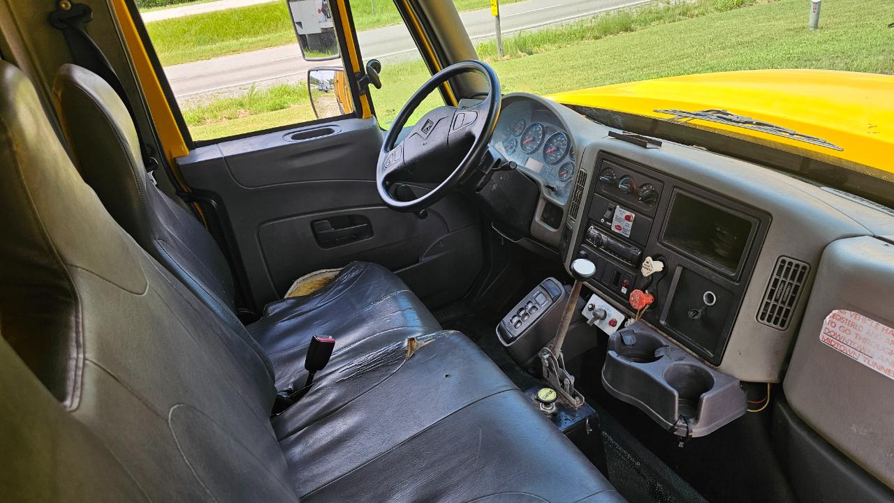 International 7400  2009