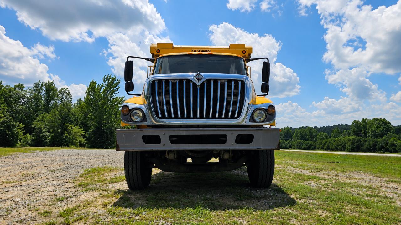 International 7400  2009