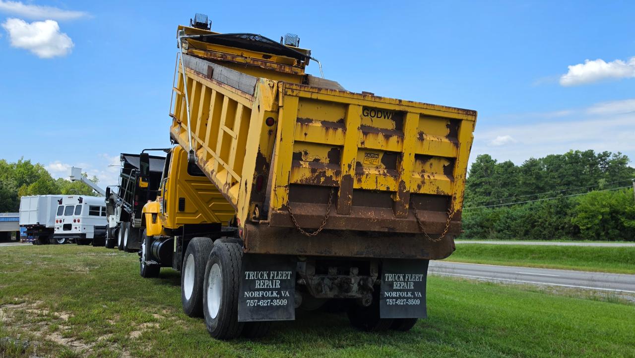 International 7400  2009