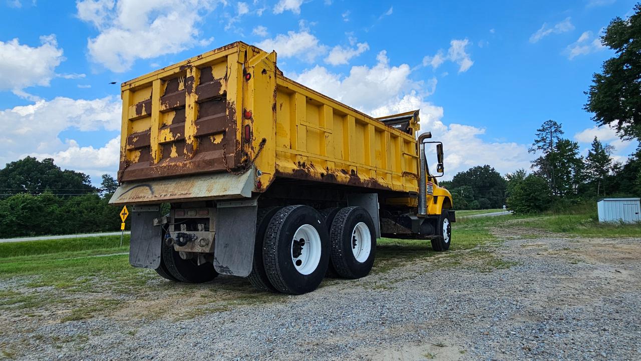 International 7400  2009