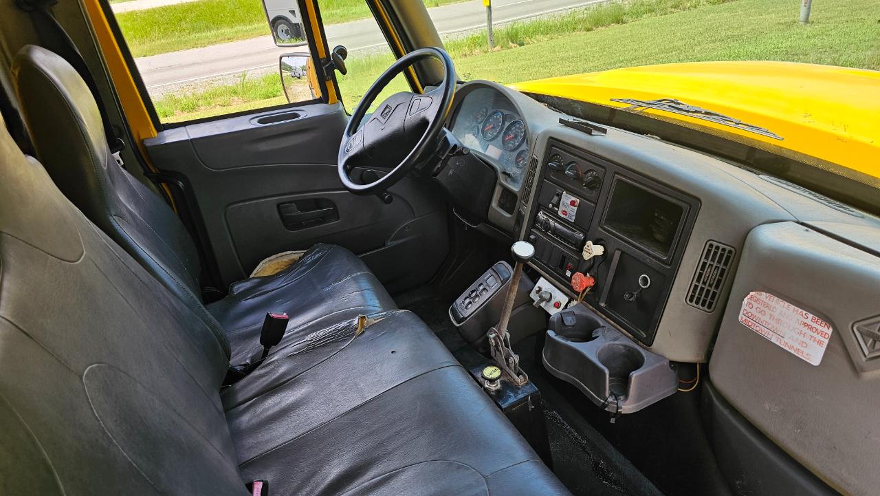 International 7400  2009