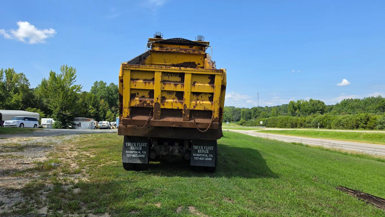 International 7400  2009