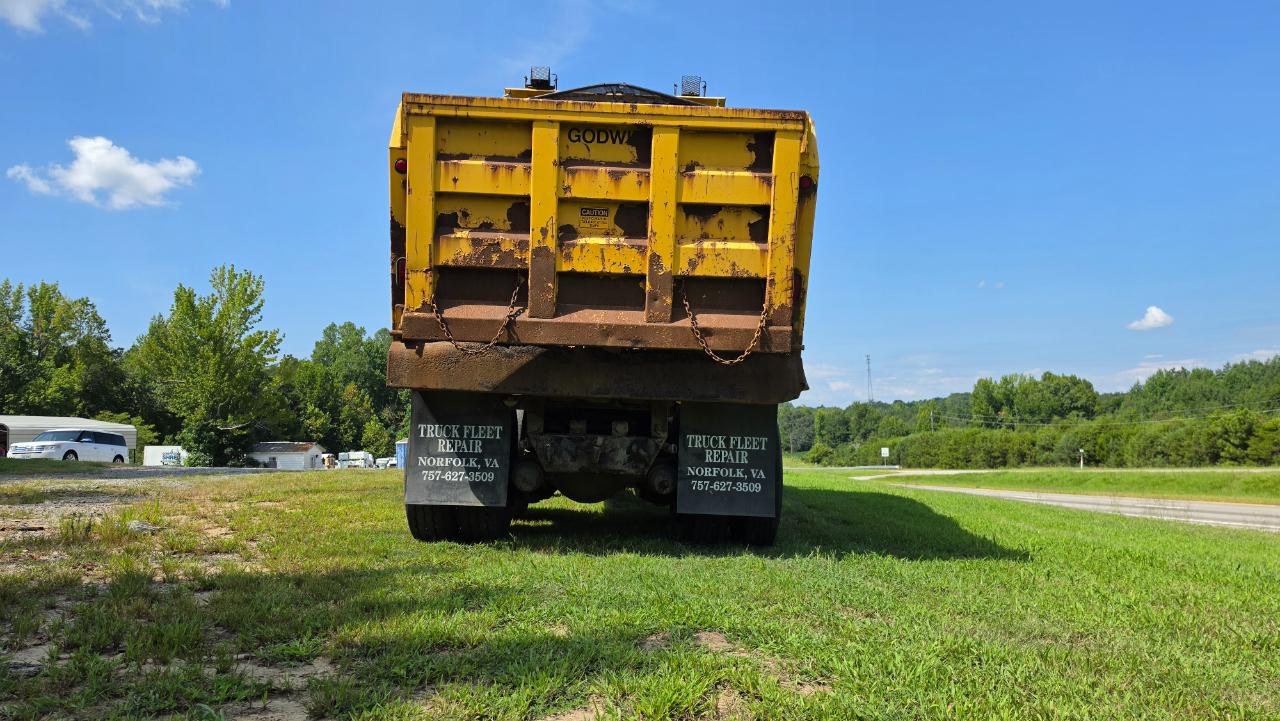 International 7400  2009