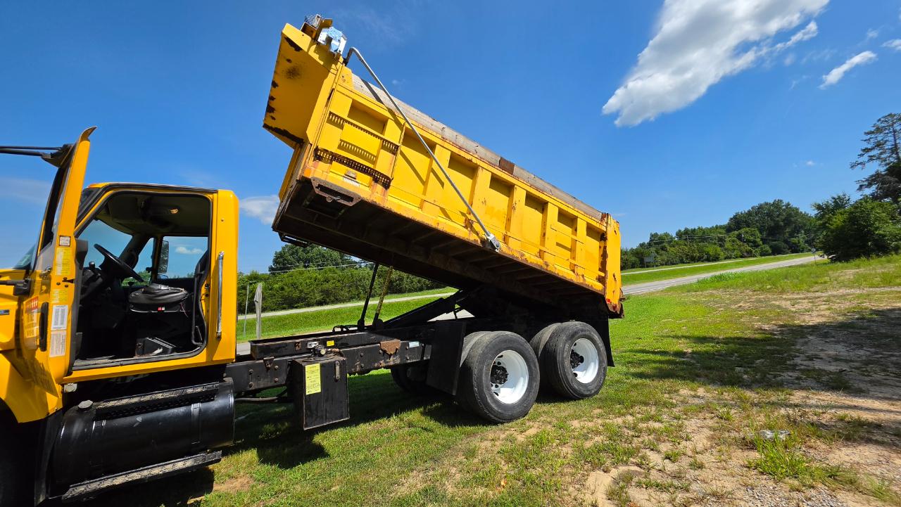 International 7400  2009