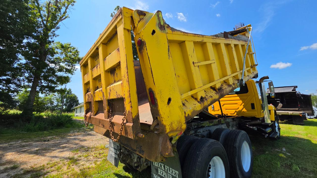 International 7400  2009