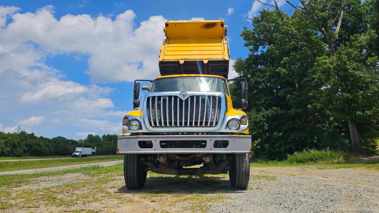 International 7400  2009