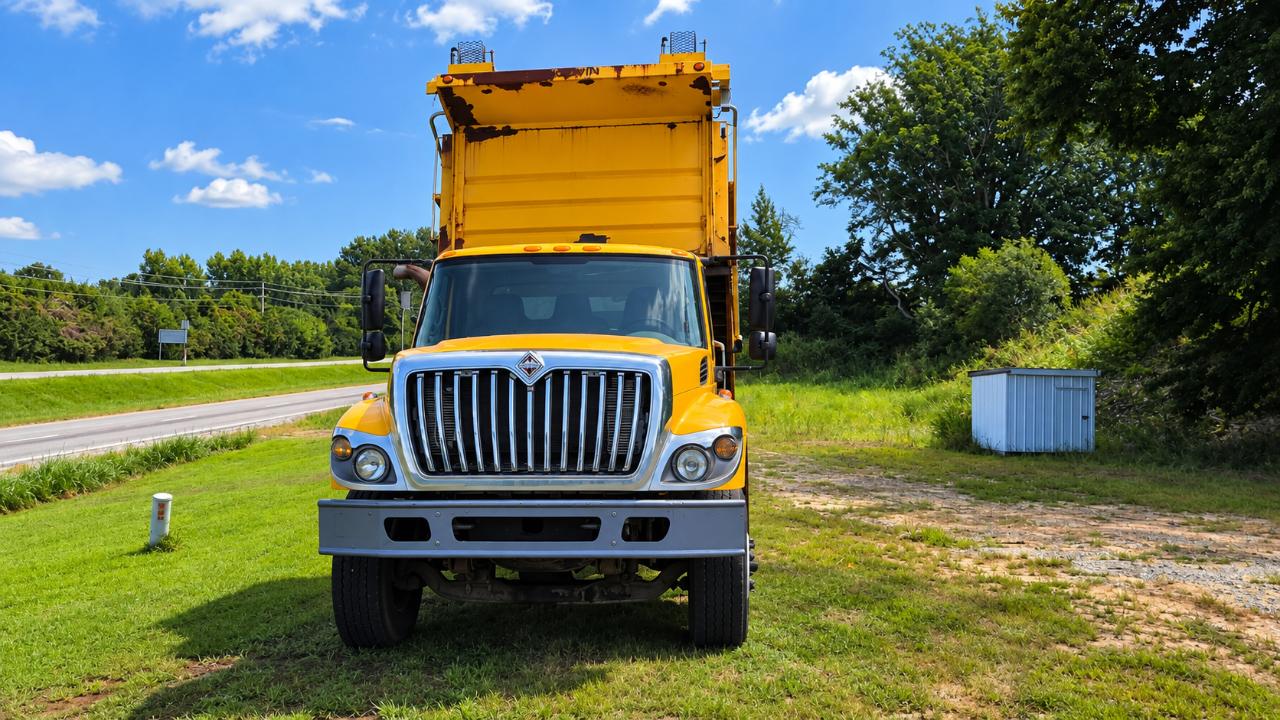 International 7400  2009