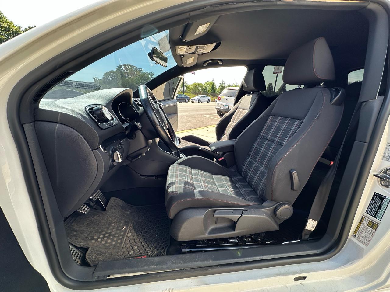 Volkswagen GTI 2-door 2012