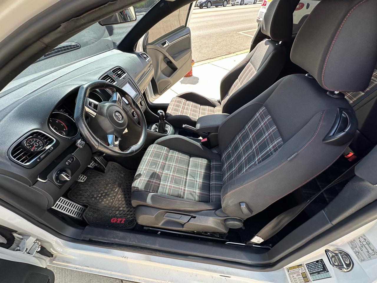 Volkswagen GTI 2-door 2012