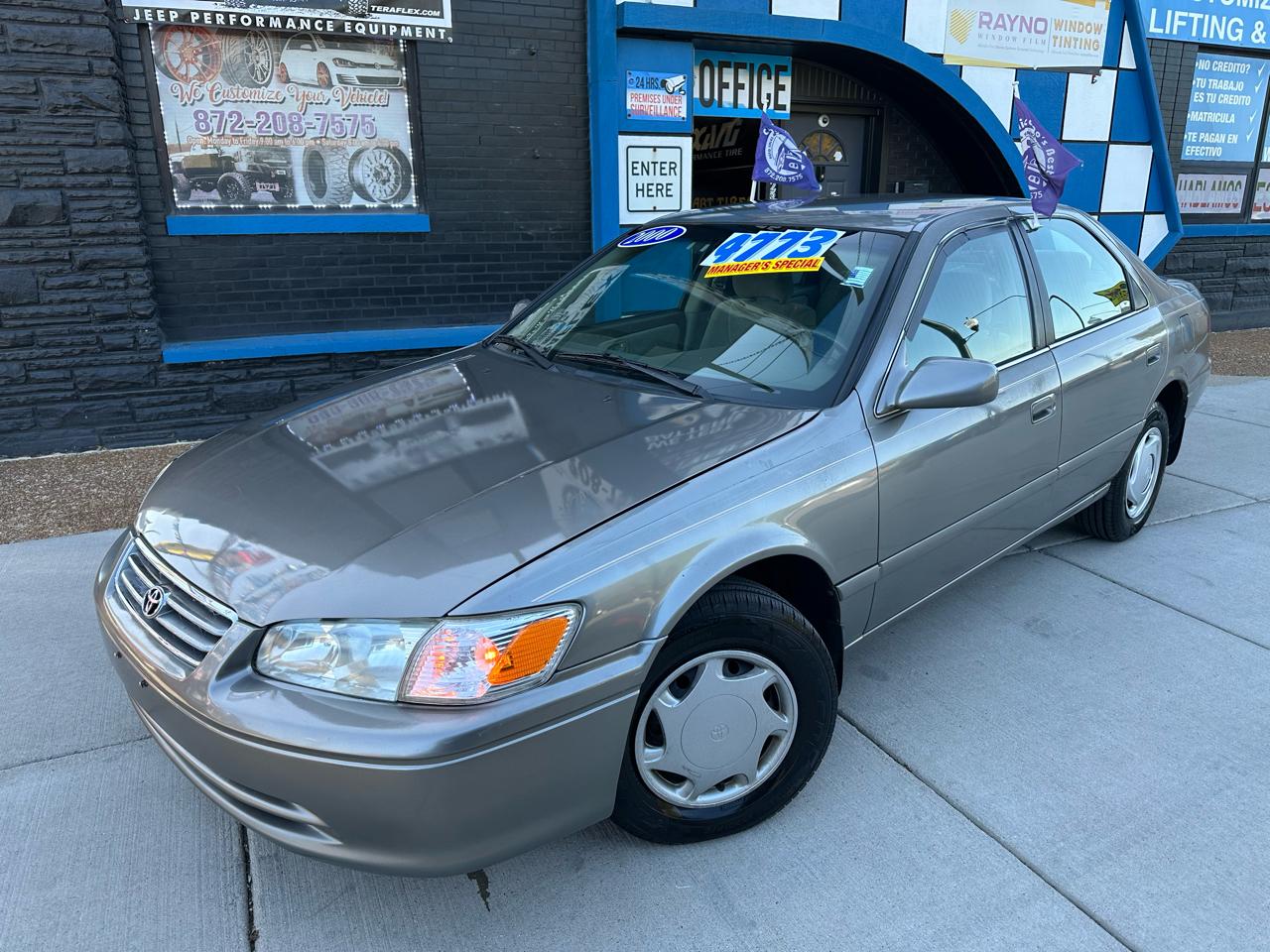 Toyota Camry CE 2000