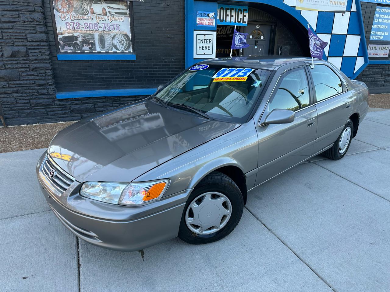 Toyota Camry CE 2000