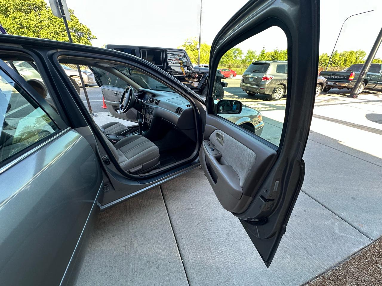Toyota Camry CE 2000