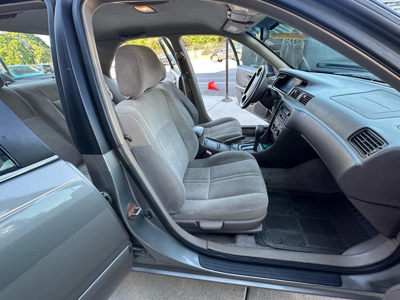 Toyota Camry CE 2000