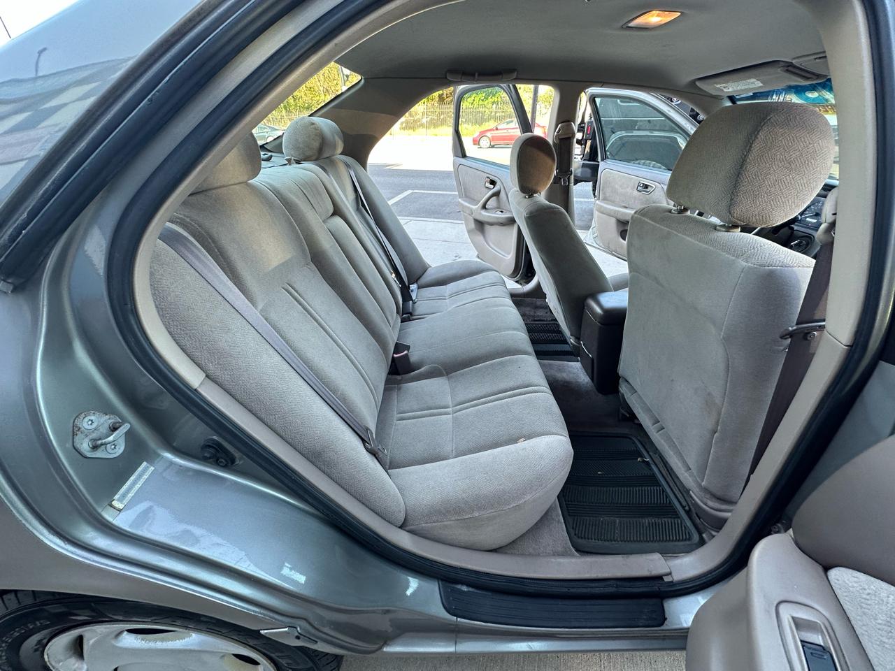 Toyota Camry CE 2000