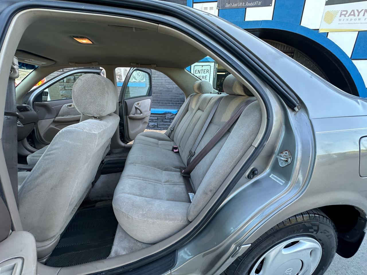 Toyota Camry CE 2000