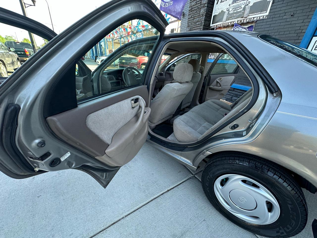 Toyota Camry CE 2000