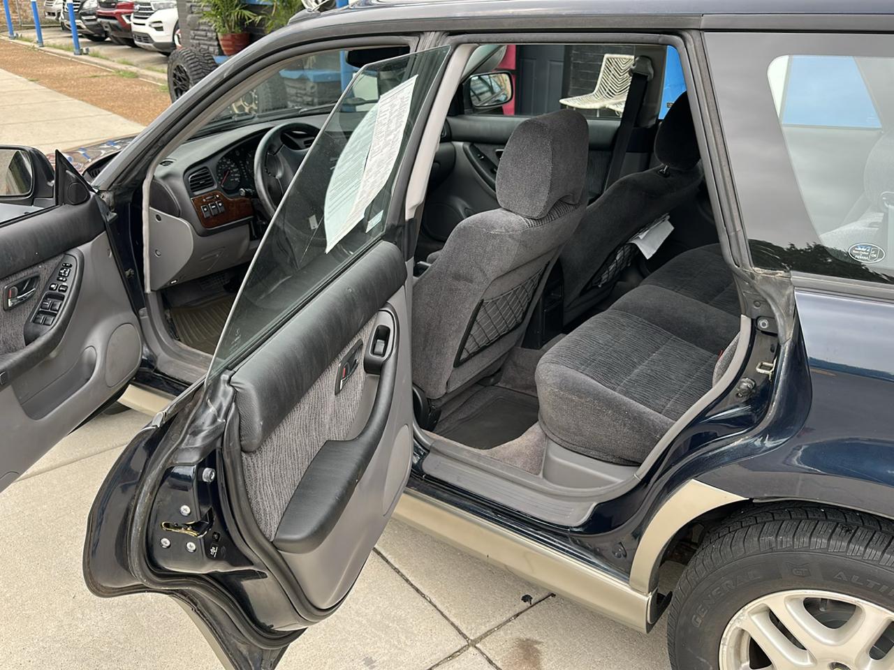 Subaru Outback Wagon w/ All-weather Package 2001