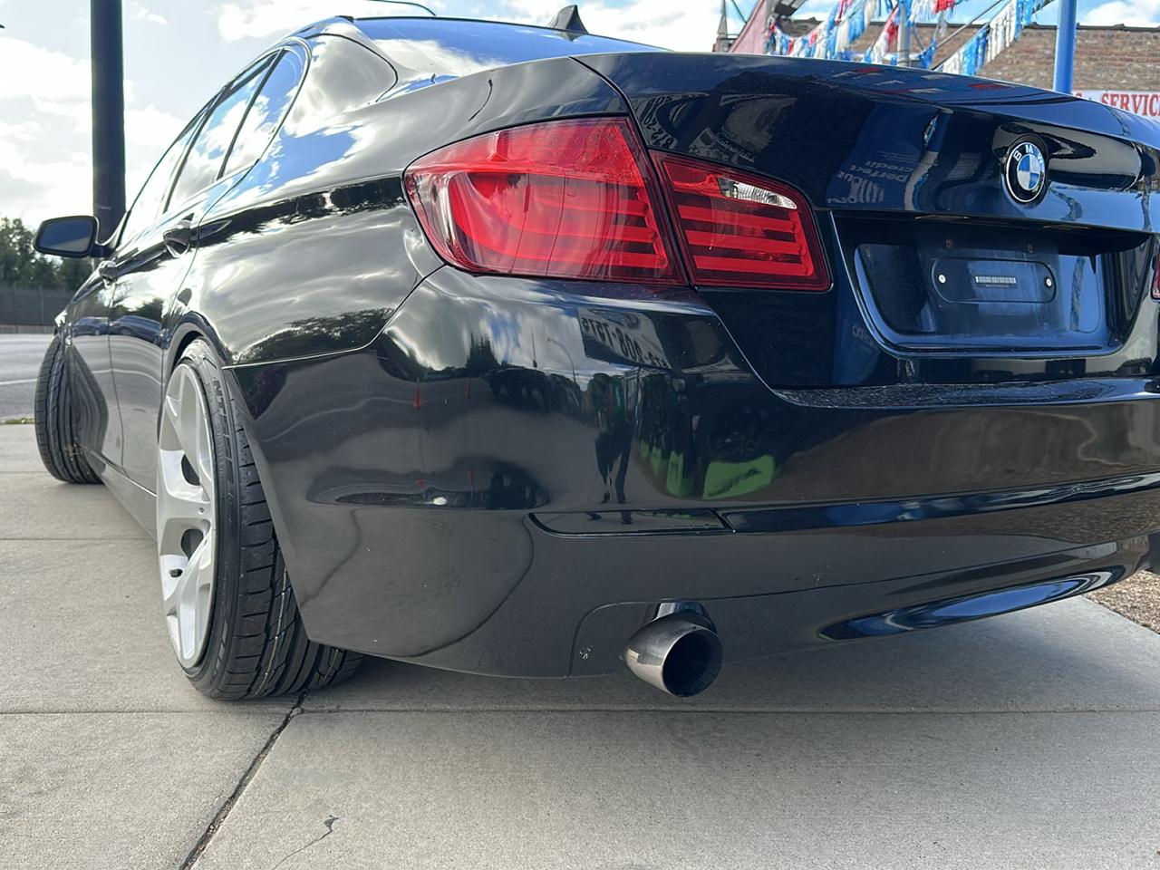 BMW 5-Series 535xi 2011