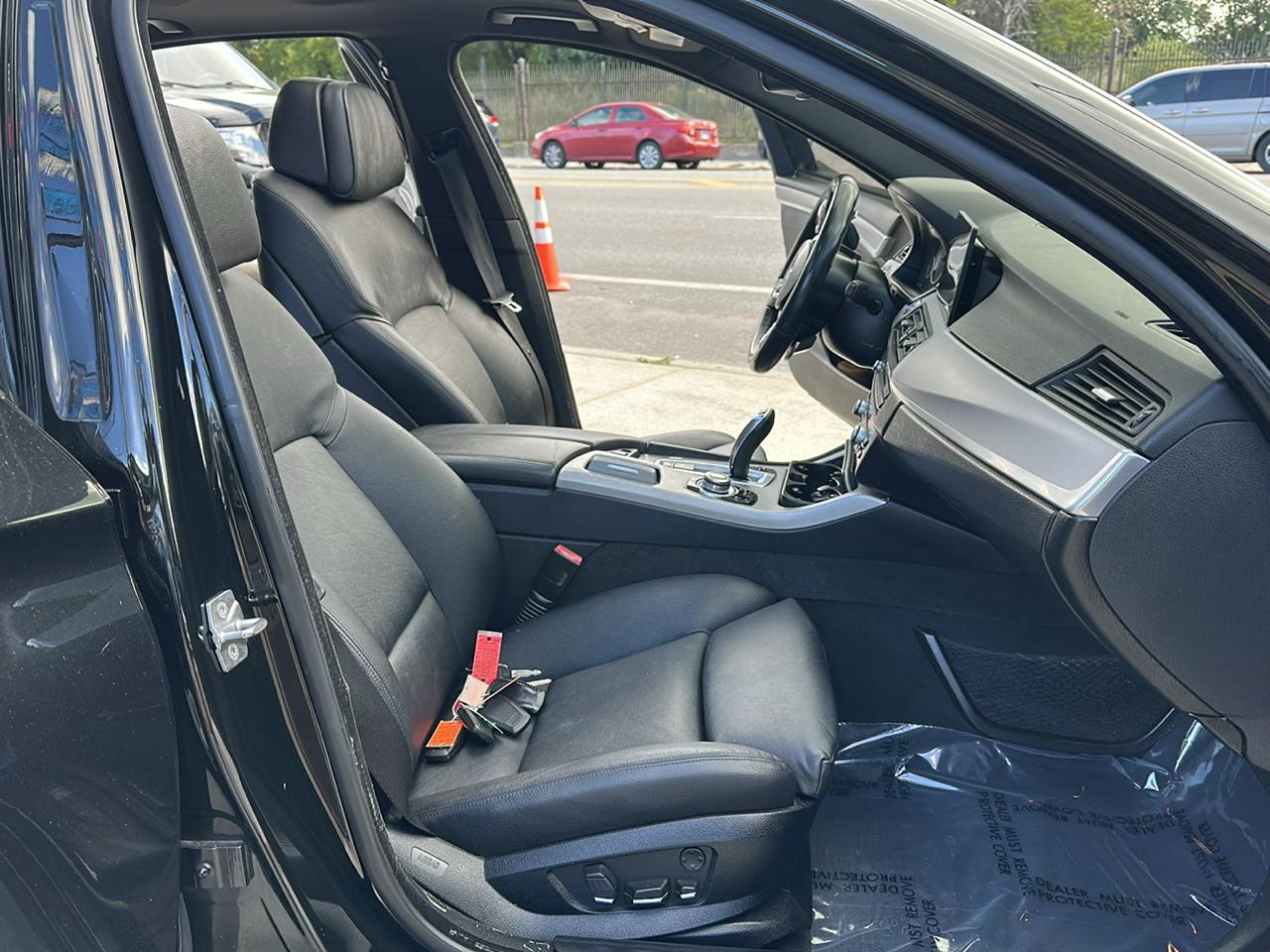 BMW 5-Series 535xi 2011
