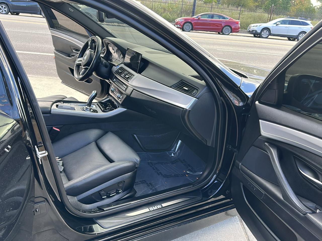 BMW 5-Series 535xi 2011