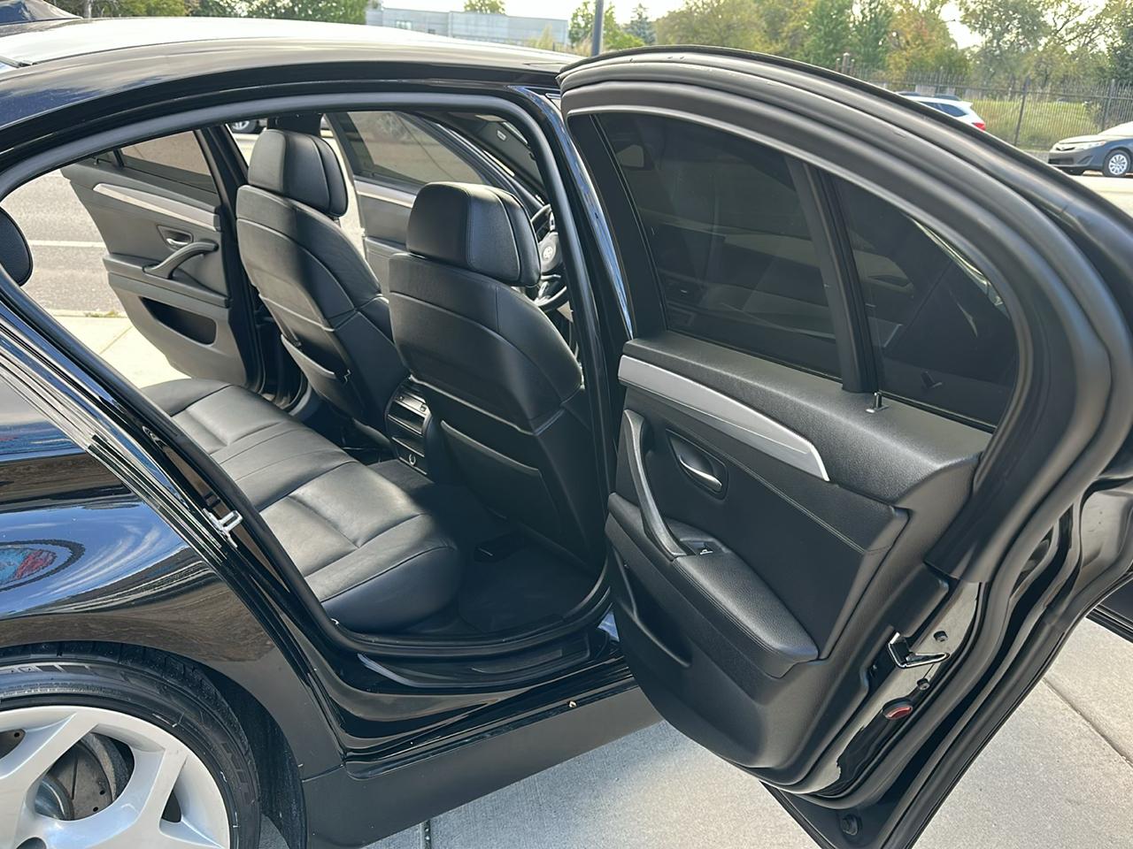 BMW 5-Series 535xi 2011