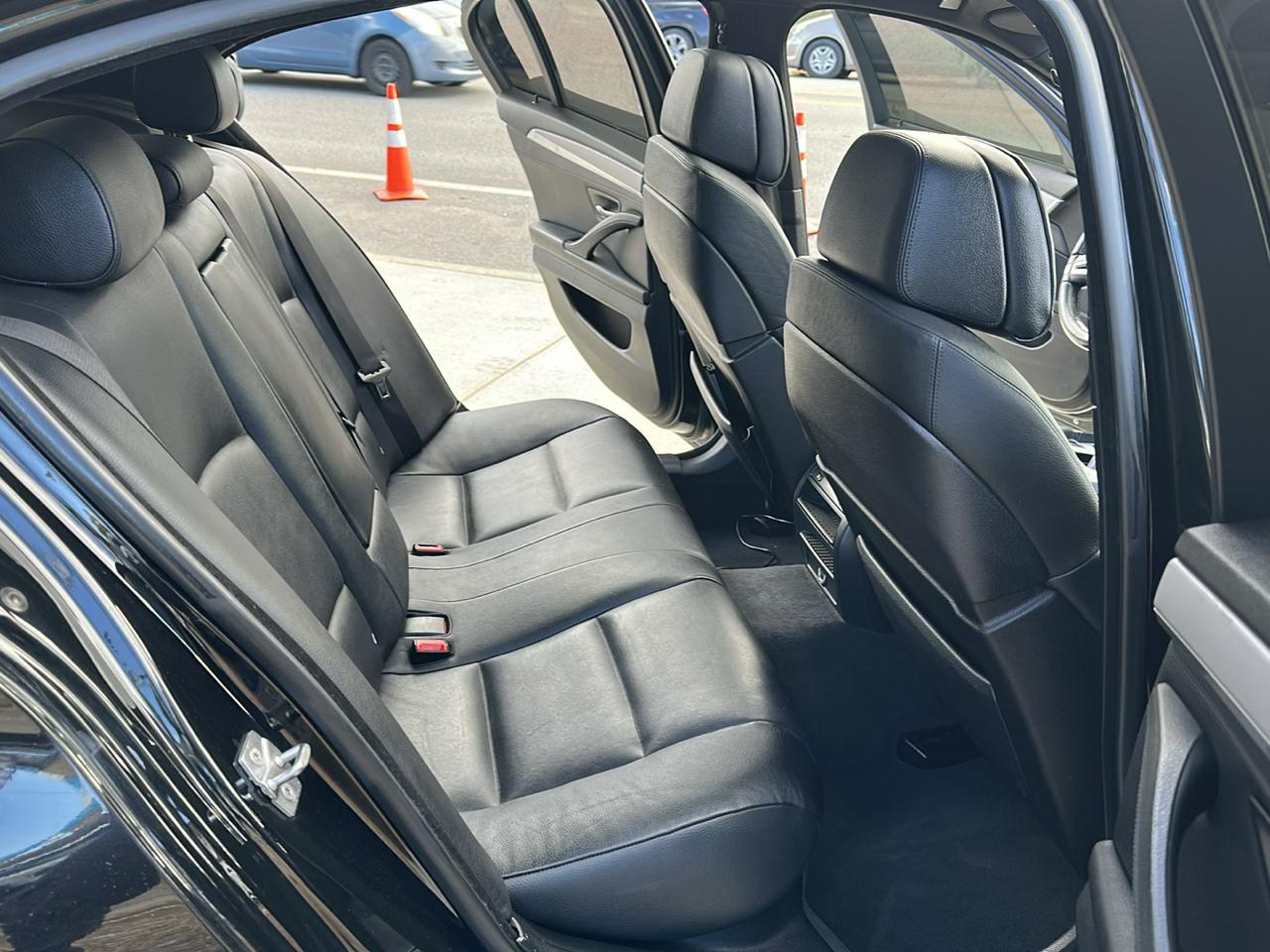 BMW 5-Series 535xi 2011