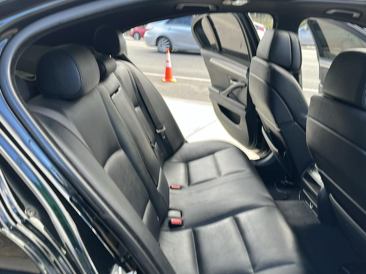 BMW 5-Series 535xi 2011