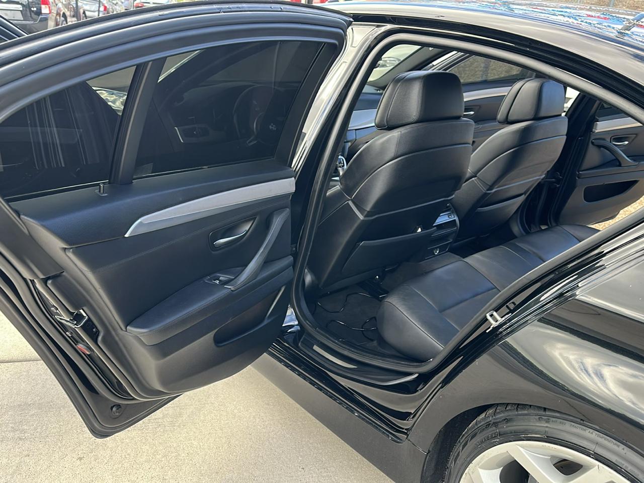 BMW 5-Series 535xi 2011