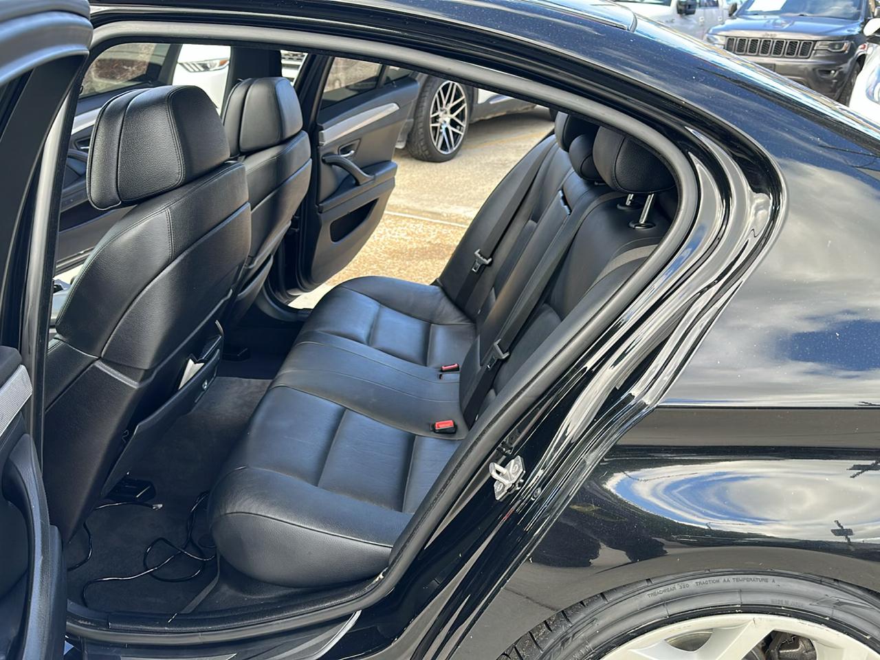 BMW 5-Series 535xi 2011