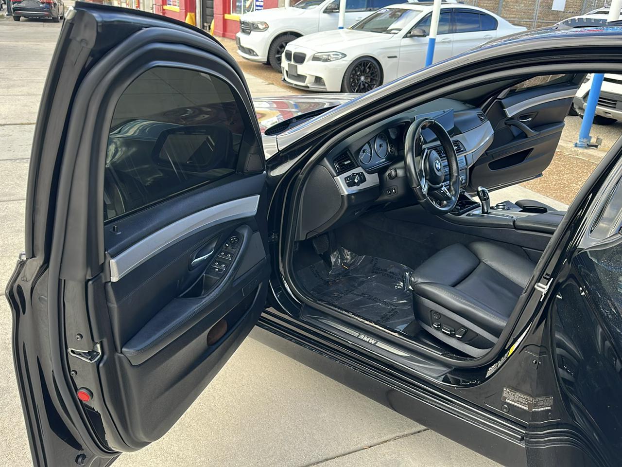 BMW 5-Series 535xi 2011