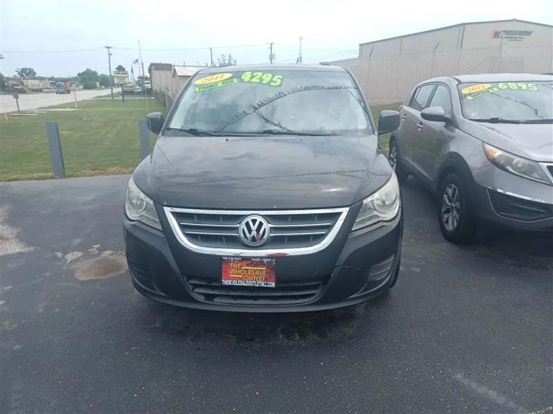 Volkswagen Routan  2011