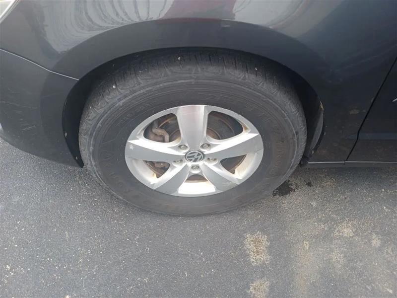 Volkswagen Routan  2011