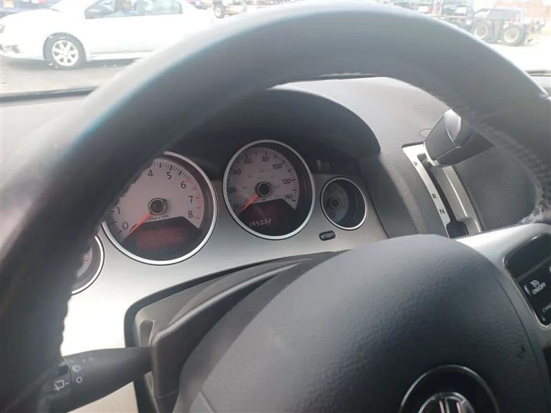 Volkswagen Routan  2011