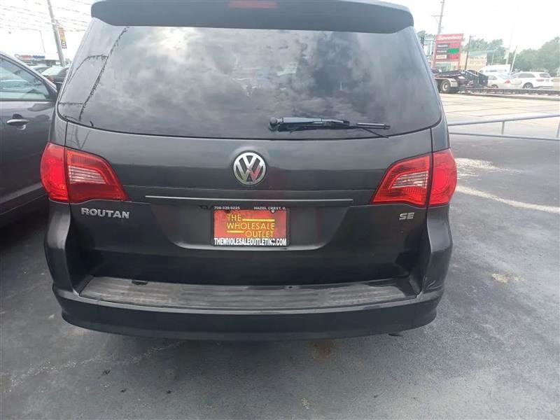 Volkswagen Routan  2011