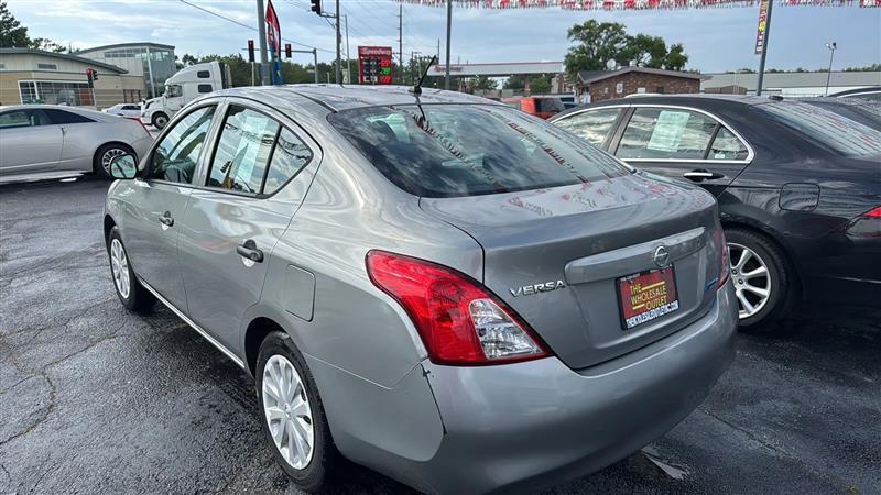 Nissan Versa  2013