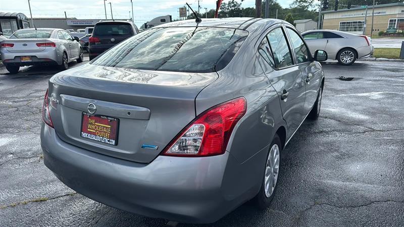 Nissan Versa  2013