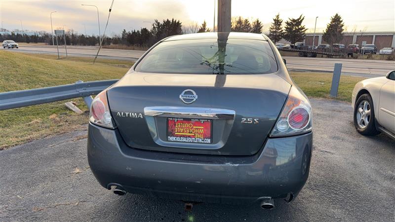 Nissan Altima  2010