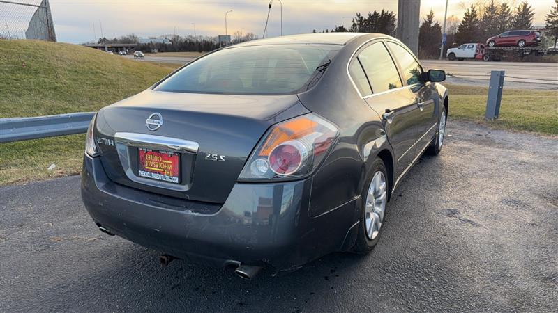Nissan Altima  2010