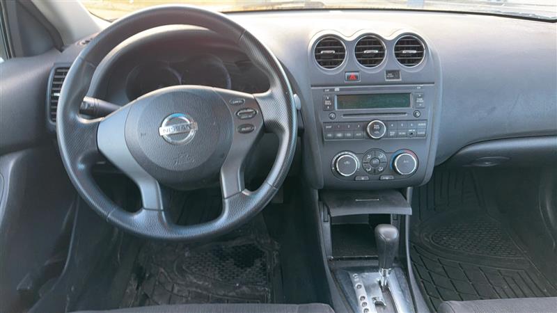 Nissan Altima  2010
