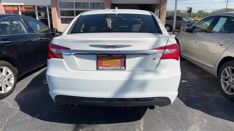 Chrysler 200  2013