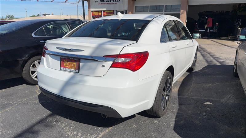 Chrysler 200  2013