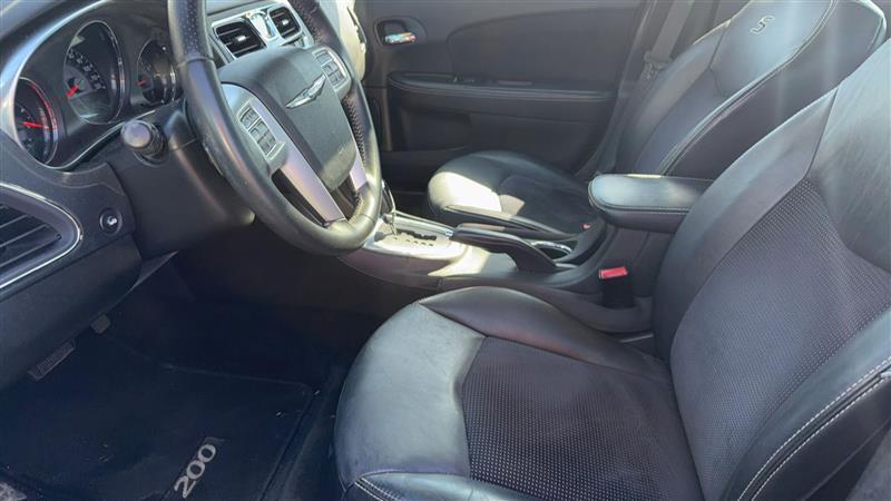 Chrysler 200  2013