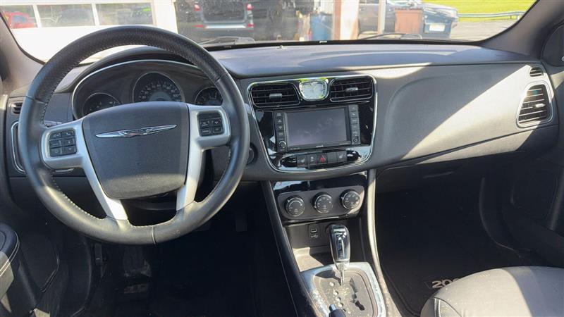 Chrysler 200  2013