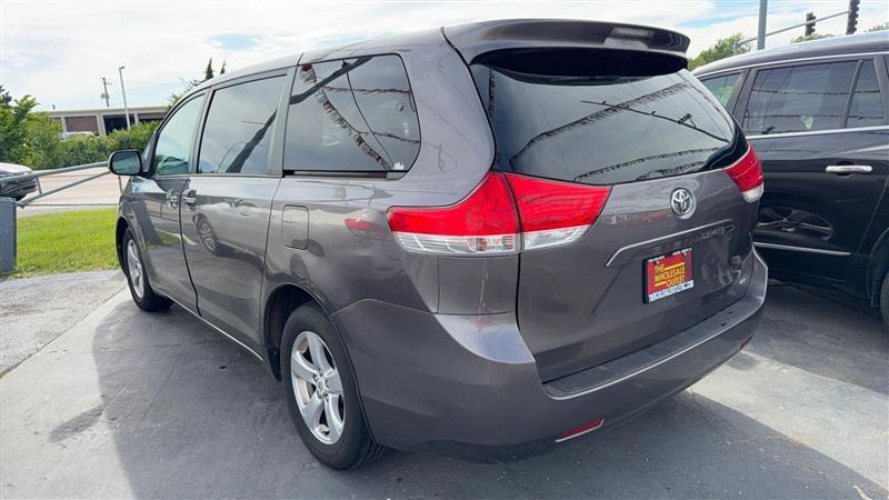 Toyota Sienna  2012