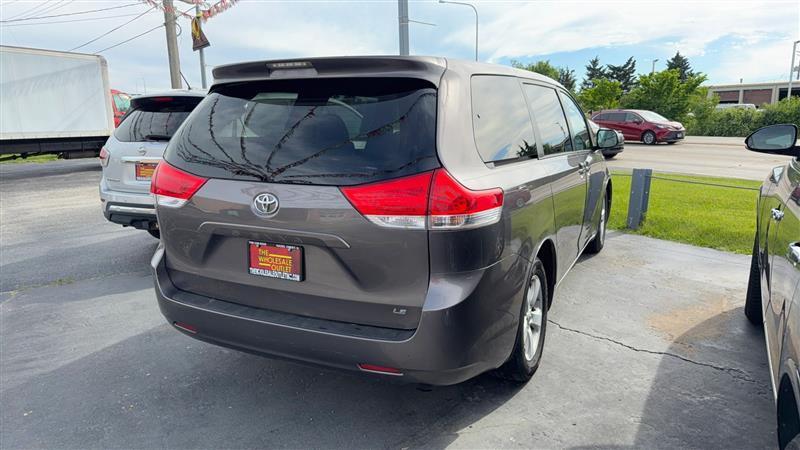 Toyota Sienna  2012