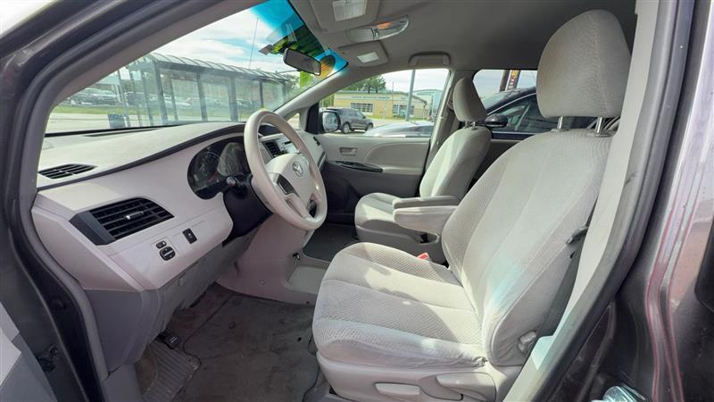 Toyota Sienna  2012