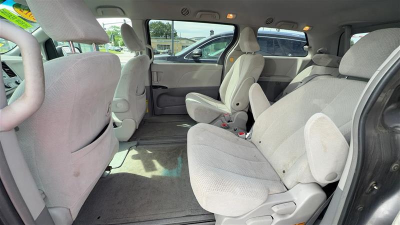 Toyota Sienna  2012